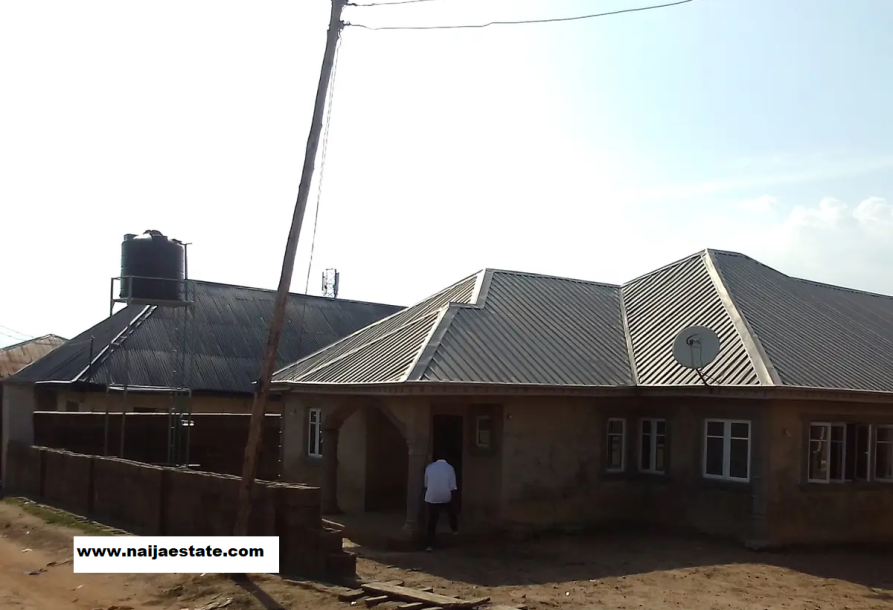 Furnished 4bdrm Bungalow in Oluwo for Sale-2