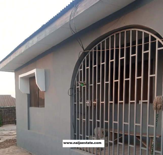 Furnished 4bdrm House in apete Ibadan for Sale-3