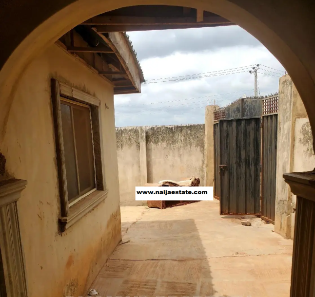 3bdrm House in Apete, Ibadan for Sale-2