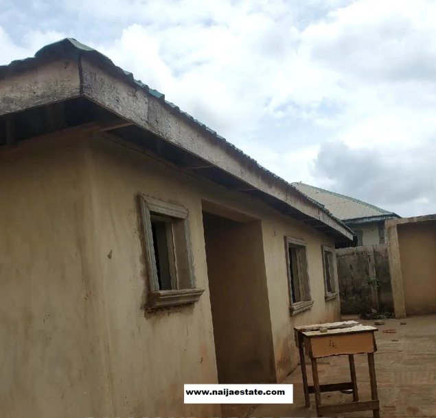 3bdrm House in Apete, Ibadan for Sale-1