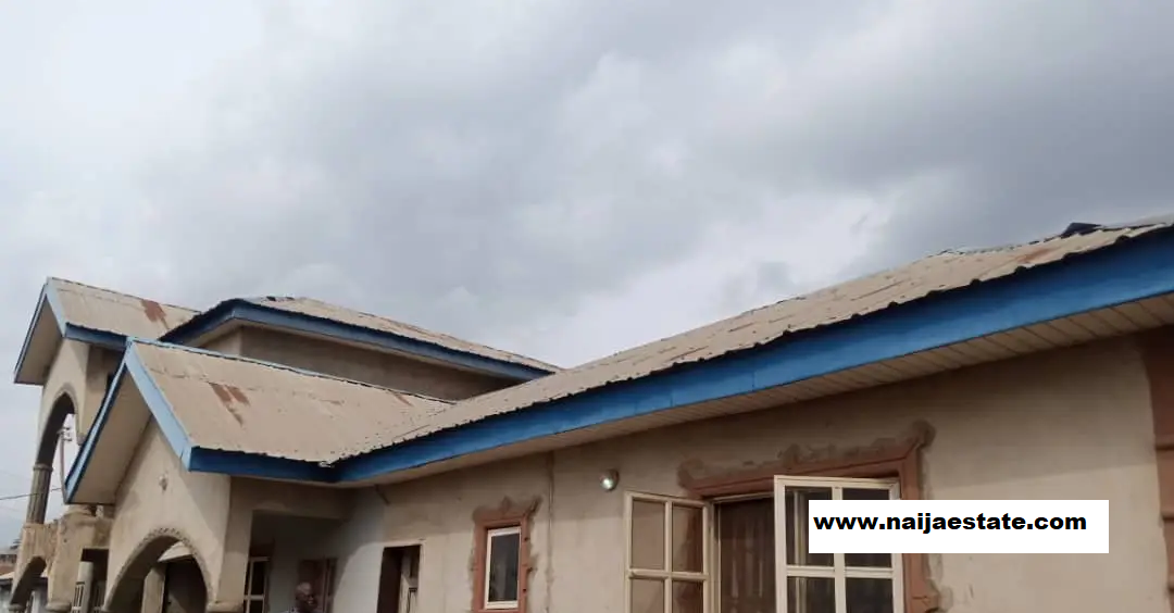 4bdrm Duplex in Ologuneru for Sale-1