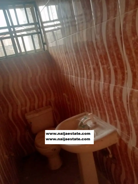 3 bedroom flat in ologuneru,ibadan-2