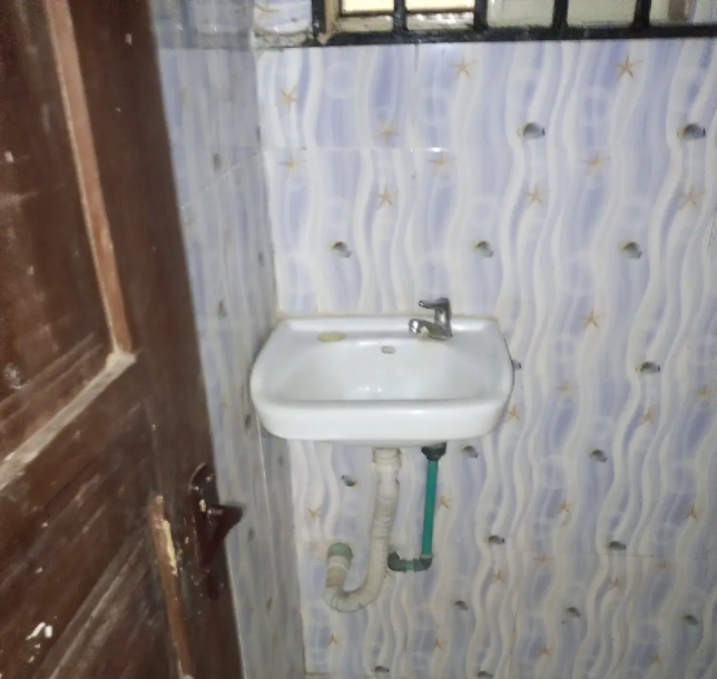 mini flat in Apete for rent-4