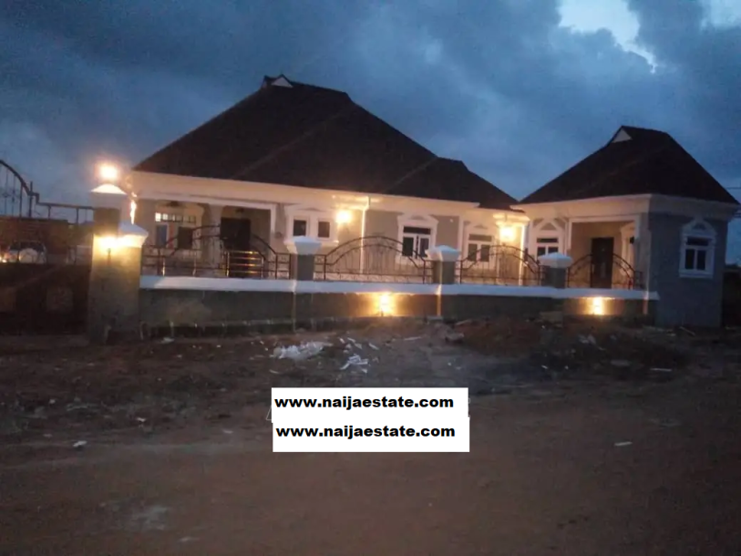 3bdrm Bungalow in Hob Estate, Alagbaka-1