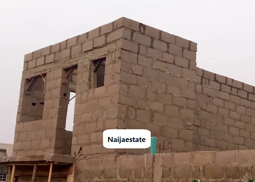 10bdrm House in Agbowo for Sale-1